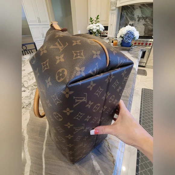 Louis Vuitton authentic Monogram Canvas Turenne GM  Satchel ❤️‍🔥 - Picture 7 of 16